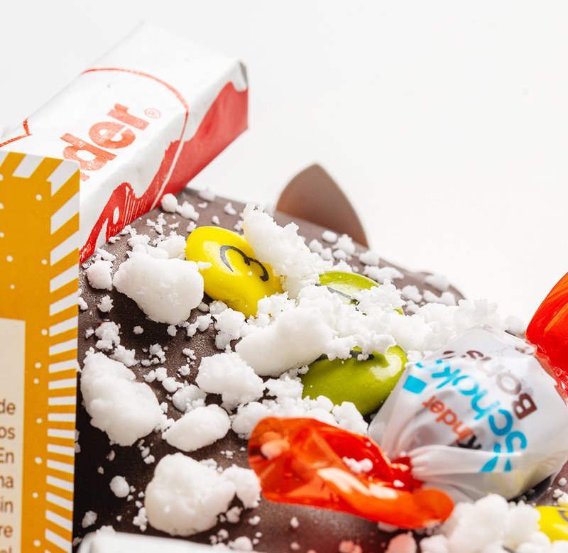 Roscón relleno de Kinder con decoración Kinder - Imagen 4