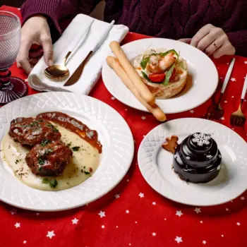 Menú navideño con crema de calabaza, carrillera ibérica o bacalao, y pastel de chocolate