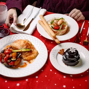 Menú navideño con crema de calabaza, carrillera ibérica o bacalao, y pastel de chocolate