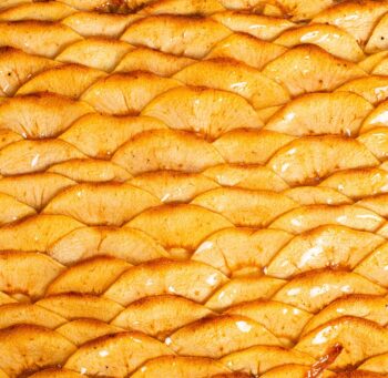 Tarta de manzana con hojaldre artesanal y crema pastelera