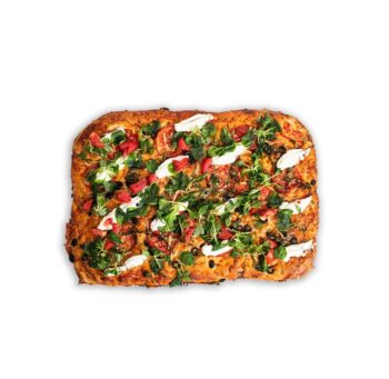 Coca de canónigos y mozzarella elaborada con masa madre