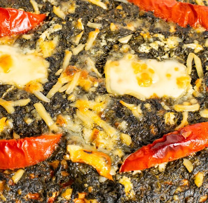 Coca de espinacas y queso de cabra con masa madre artesanal