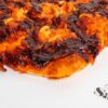 Coca de bacon y barbacoa con masa madre artesanal