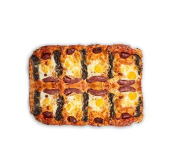 Coca de embutido valenciano y huevo elaborada con masa madre artesanal