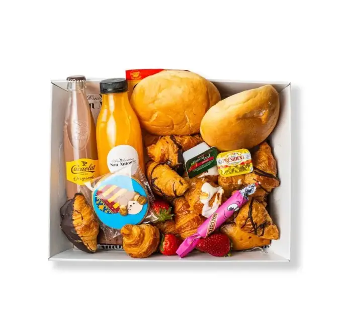 Desayuno Fallero con productos valencianos tradicionales y repostería artesanal
