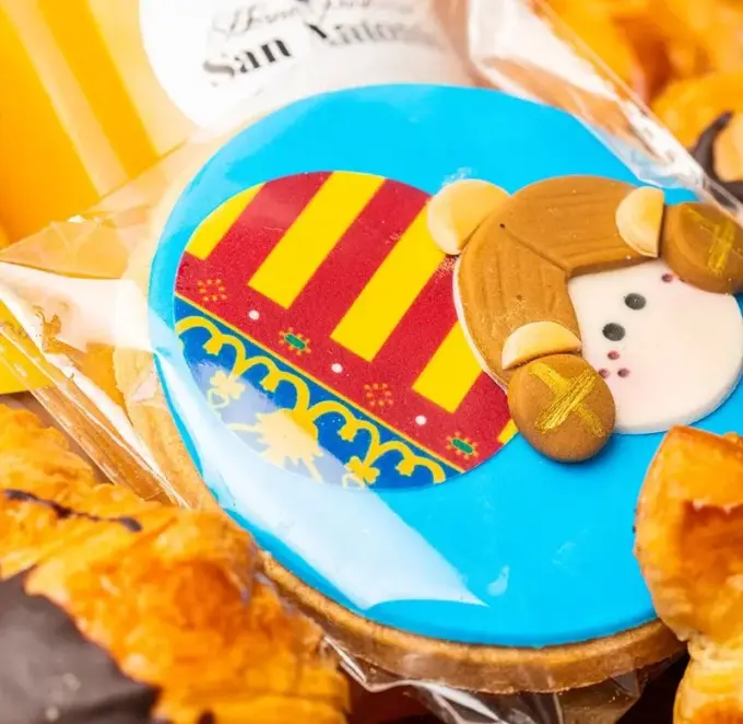 Desayuno Fallero con productos valencianos tradicionales y repostería artesanal
