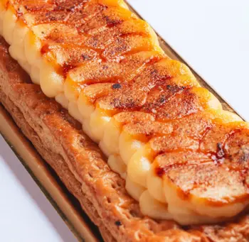 Banda de hojaldre rellena de crema tostada tradicional – Horno San Antonio