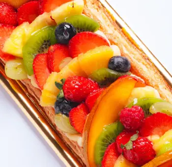 Banda de hojaldre artesanal con frutas frescas de temporada – Horno San Antonio