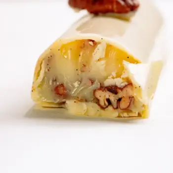 Turrón edición limitada lingote de chocolate blanco, nueces pecan y vainilla