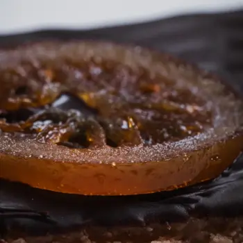 Turrón artesanal de chocolate con naranja